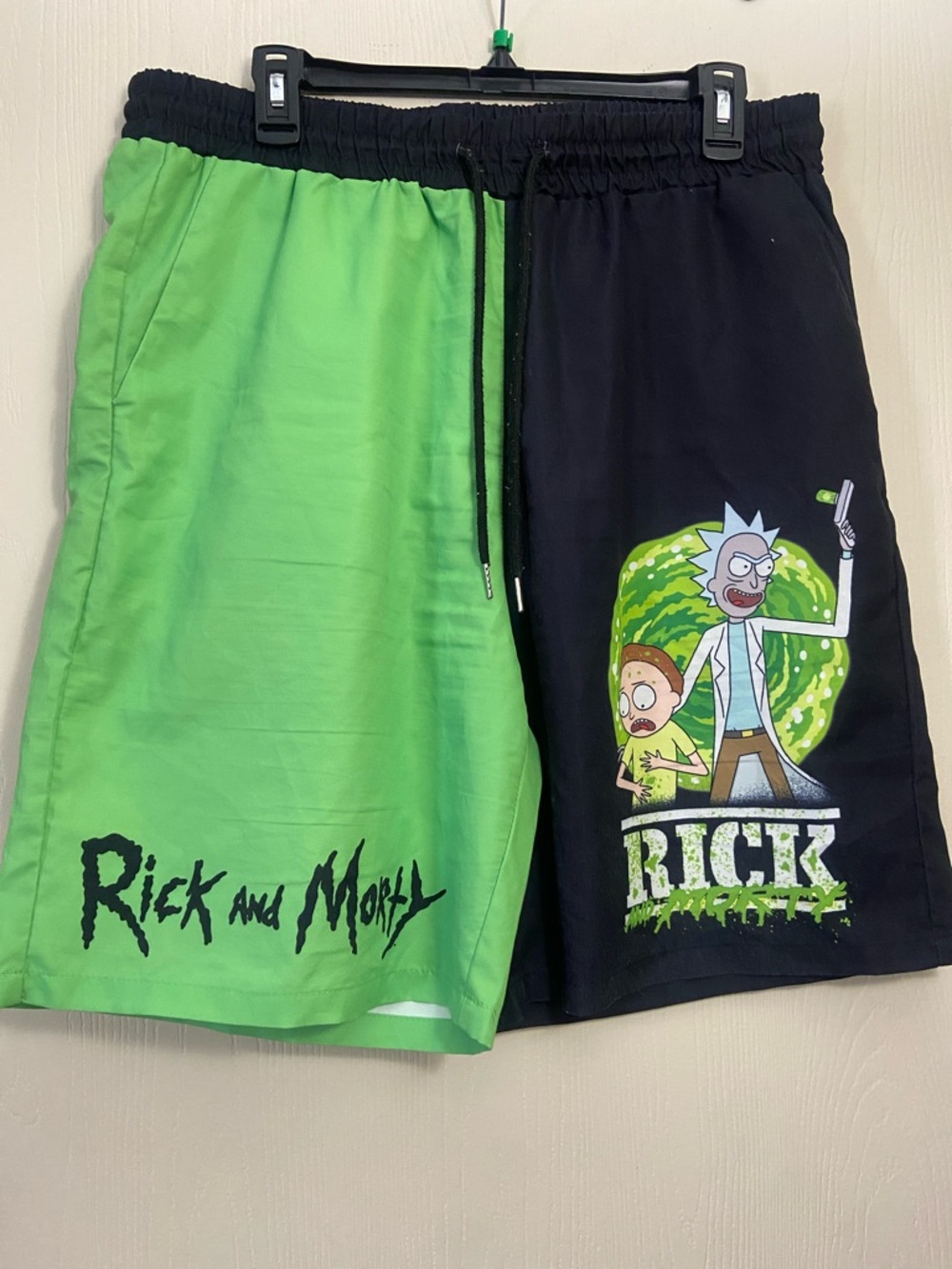 Men’s Two-Tone Graphic Shorts - Green & Black